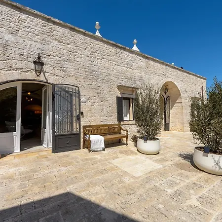 Trulli Nigri Holidays With Private Swimming Pool 度假居 *
