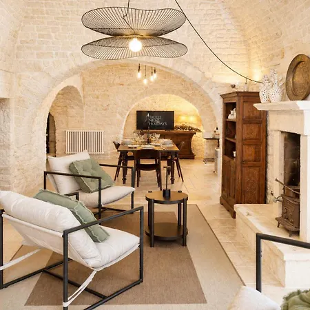 Trulli Nigri Holidays With Private Swimming Pool *